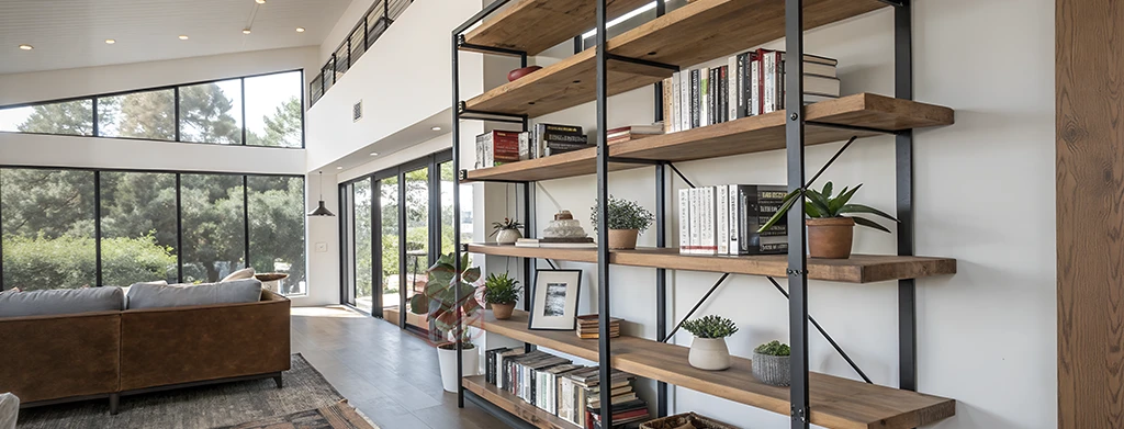 Стеллажи металлические черные в стиле лофт в интерьере дома - фото Стеллажин